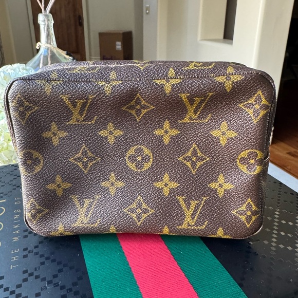 Louis Vuitton Handbags - Louis Vuitton Trousse 18 Toiletry Bag